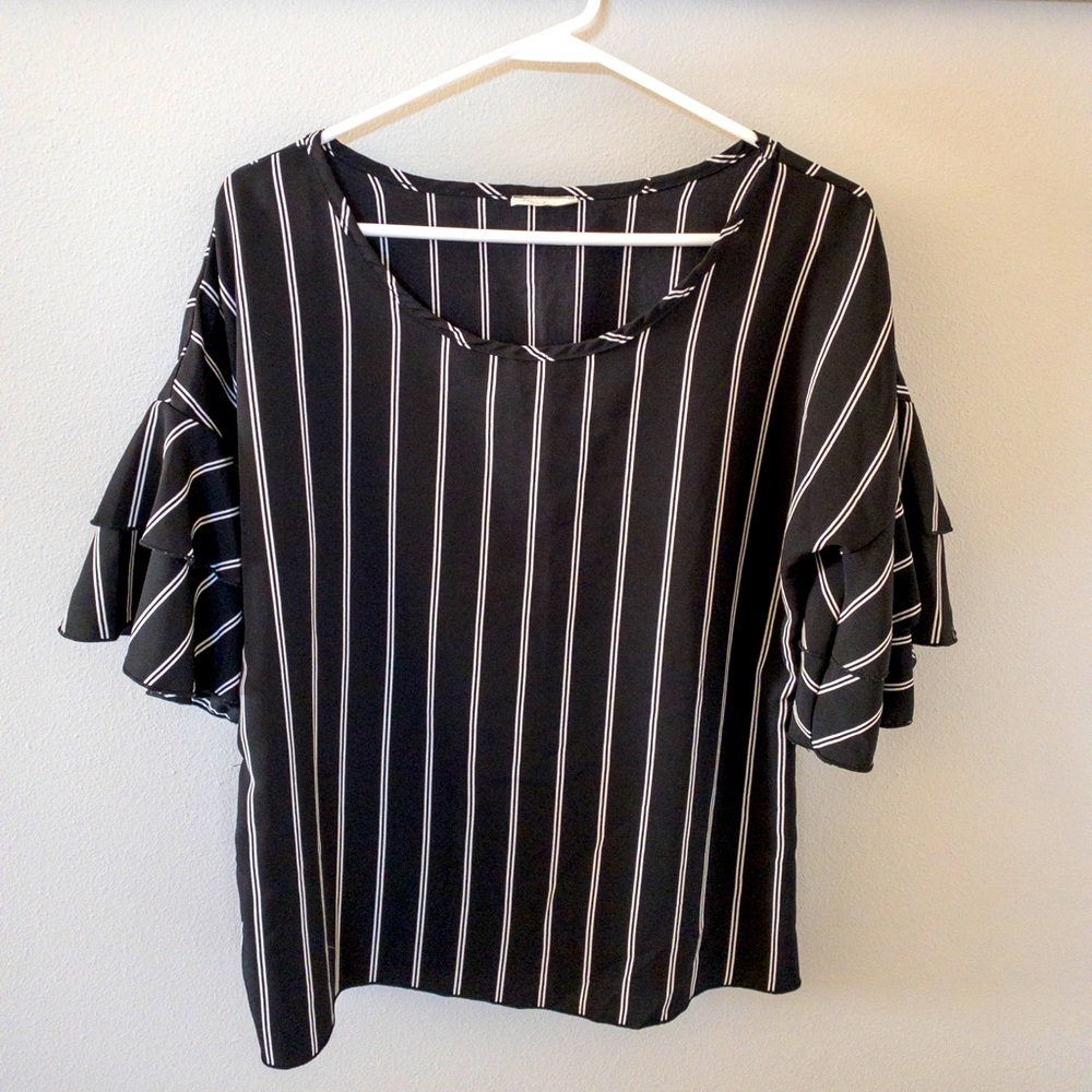 ❤️Striped ruffled sleeve top, size L